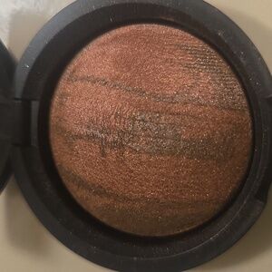 Laura Geller Baked Brulee Eyeshadow in Mocha Latte, NEW.